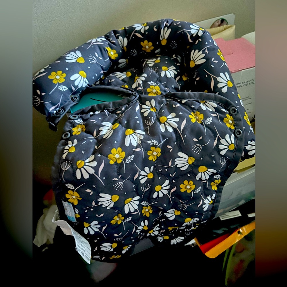 Newborn car seat insert